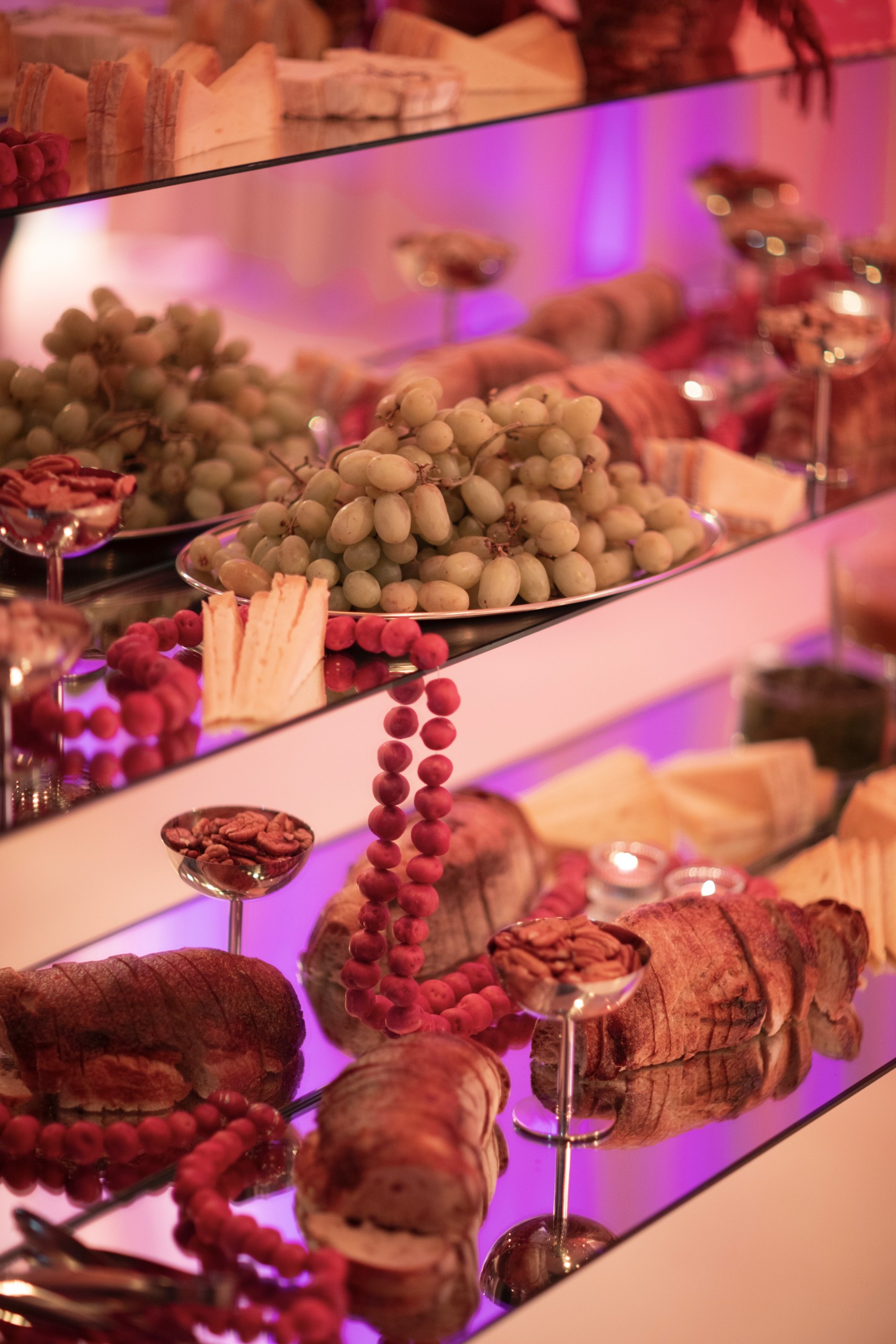 Temática en colaboración con Pinturas Berel, color del año 2026, Pitaya 2-3605D